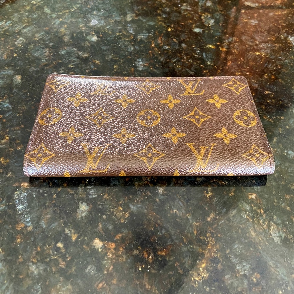 $710 LOUIS VUITTON Vintage Wallet Cash/Travelers Checks/Cards